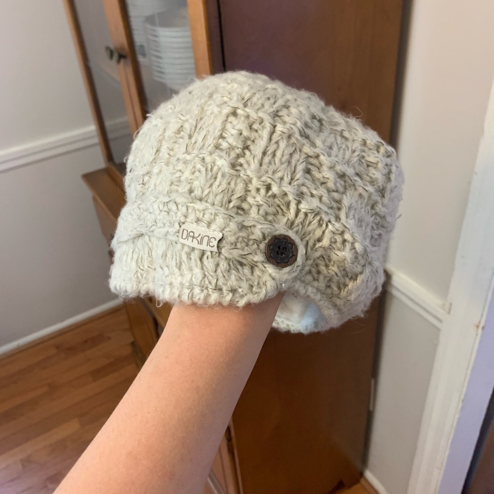 Dakine white and black knitted hat